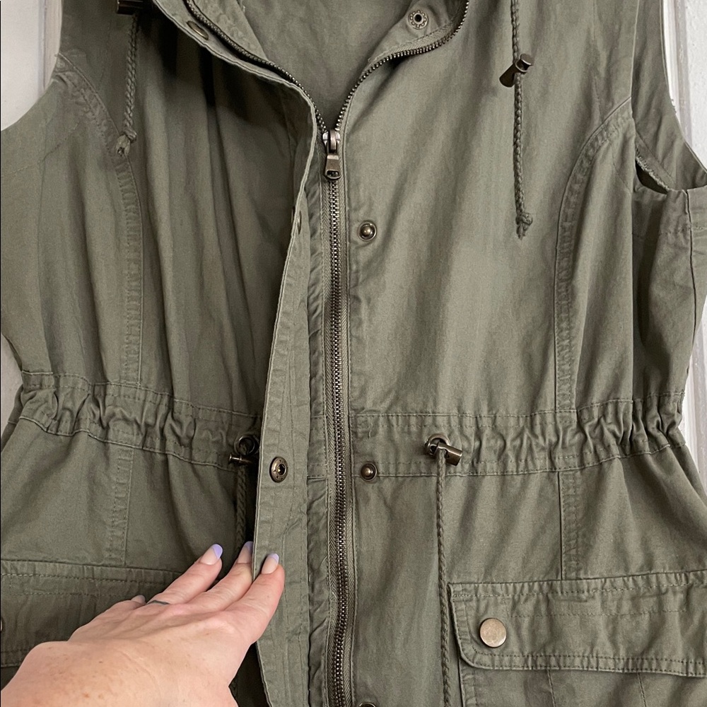 New Look Olive Green Hooded Vest - Picture 3 of 6
